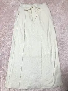白のロングスカート