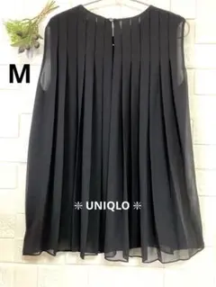 【美品】UNIQLO ノースリーブプリーツトップスブラウス　ブラック色　美品　Ｍ