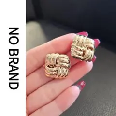 ゴールド ノットデザイン ピアス