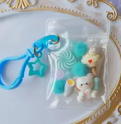 ガチャ詰め風ポーチ　キャンディバッグキーホルダー　くま　水色