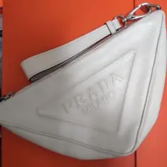プラダ トライアングル バッグ