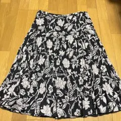 最終値下げ‼️ensuite フレアスカート 黒ベージュ花柄 ひざ丈
