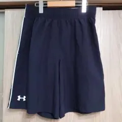 Under Armour ブラックショーツ サイドストライプ