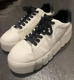 ZARA ドラえもんコラボスニーカー