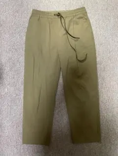 ジーナシス　テーパードパンツ　ベージュ