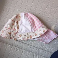 ベビー帽子 ピンクと白の花柄 46cm