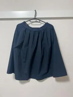 ユニクロのネイビースカート　ひざ丈　春夏秋に！
