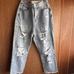 ダメージ加工ストレートジーンズ