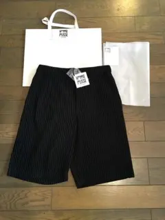 ISSEY MIYAKE(イッセイミヤケ(オムプリッセ) 膝上パンツ 新品黒3号