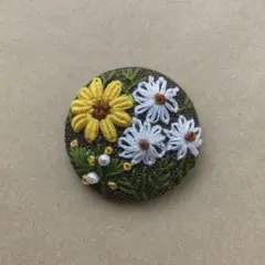 くるみボタン刺繍ブローチ　416
