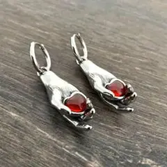 ゴシックデザインハートピアス【新品】