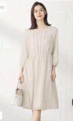 美品　anysis フェミニンプリーツワンピース