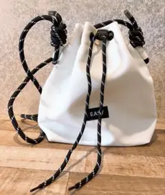 【新品未使用】 EASY ホワイト ショルダーバッグ バケットバッグ 巾着