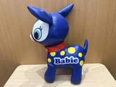 水玉模様の青いマスコット