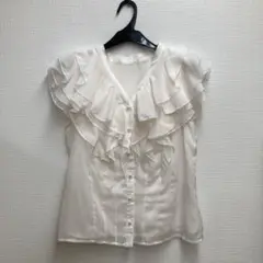 フリルシアーノースリブラウス