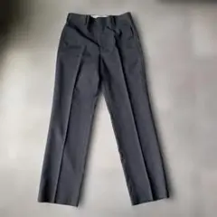 グレー ストレートレッグ スラックス