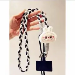 ラブブ付きスマホストラップ
