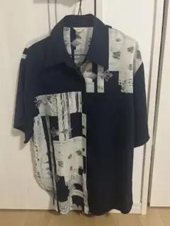 アート風ネイビー半袖シャツ