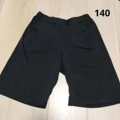 ✨️美品✨️UNIQLO 黒 ハーフパンツ 140