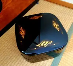 【漆器 重箱 】二段重ね 角型 黒色 金色模様　秀衡塗　新品未使用