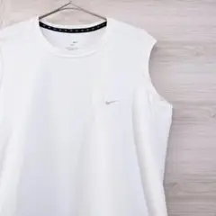 【ナイキ】NIKE　レディースタンクトップ　ホワイト　刺繍ロゴ　ドライフィット
