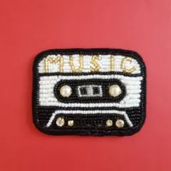 カセットテープ　ブローチ