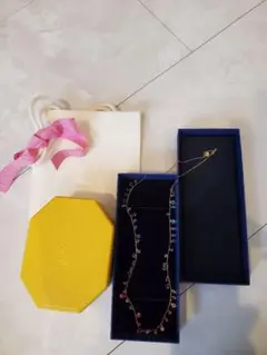 SWAROVSKI　ロングネックレス