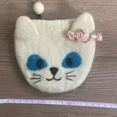 フェルト猫顔ポーチ 花飾り付き
