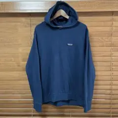 最終値下げ‼️定番カラー　Patagonia ネイビー フード付きパーカー