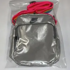 NIKE NK HERITAGE SMIT BE TRUE ショルダーバッグ