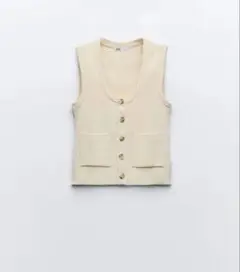 ZARA 新品ニットベスト Sサイズ クリーム色 ボタン付き