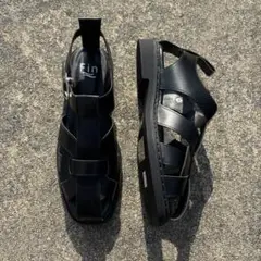 未使用品 Fin スクエアサンダル　フィン　黒サンダル