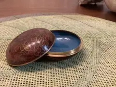 花柄エッチングの金属製トレイ