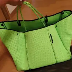 state of escapeのネオンカラーのバッグ