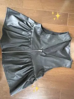 ブラック 合成皮革 フレアベスト M　カッコいい　可愛い