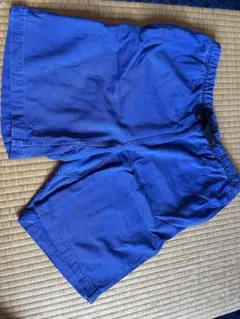 青いショートパンツ ゴムウエスト