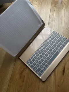 iPad 6th対応 キーボードケース 新品ガラスフィルム付き
