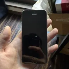 Apple iPhone SE スペースグレー　77%