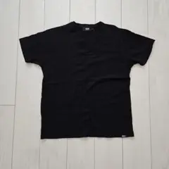 AZUL 黒 Vネック Tシャツ