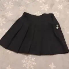 黒 プリーツパンツ 星型チャーム付き