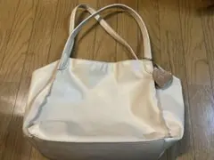 トートバッグ　内ポケット多数　傷あり　ハート　チャーム付き
