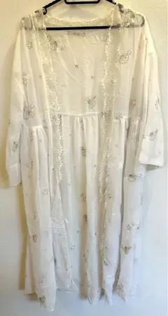 ナイスクラップ　シェル刺繍ガウン