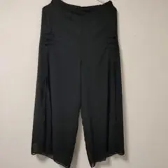 夏休みセール✨黒ワイドパンツ サイドチャイナ飾り付き スリット入り
