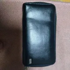 黒いレザー長財布 青い内装