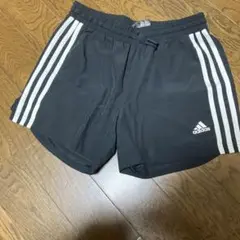 adidas 3本ライン 黒ハーフパンツ160