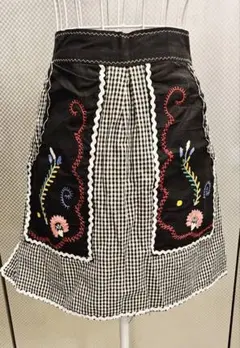 【週末限定値下げ】【未使用】ヨーロッパ刺繍エプロン