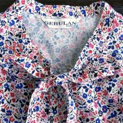 白地に花柄 青.ピンク.黒リボン付きブラウス M GERULAN GINZA