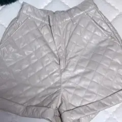ベージュ キルティング ショートパンツ