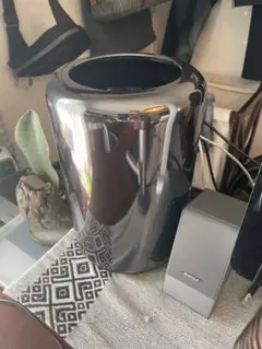 Apple MacPro ( Late 2013 )