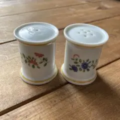 フランス・アンティーク・可愛いお花の容器(コショウやお塩)